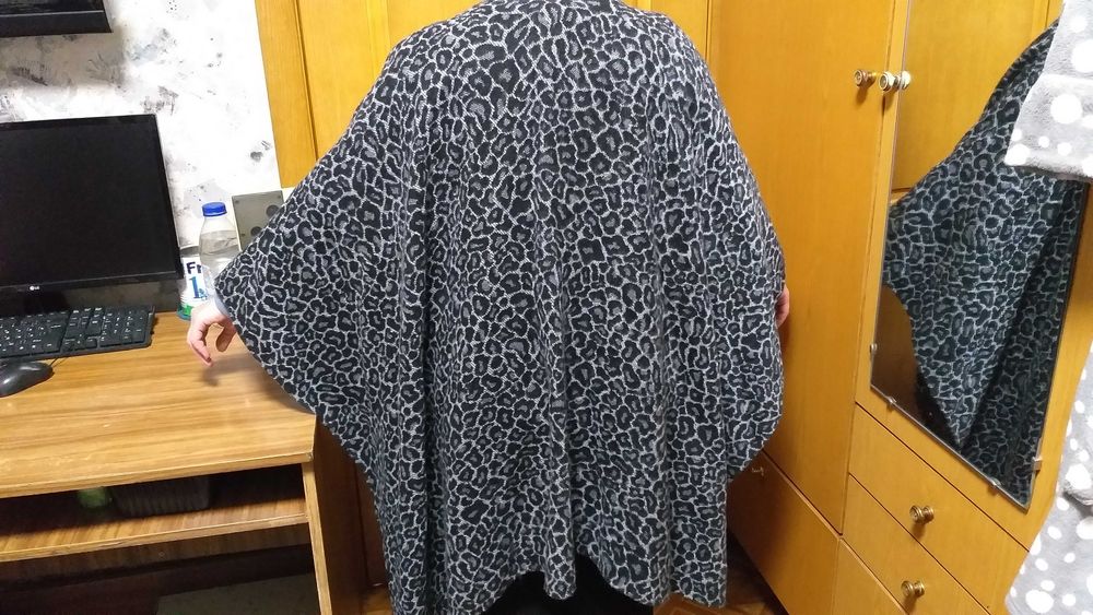 Палантин шерстяной, мягкий, теплый.