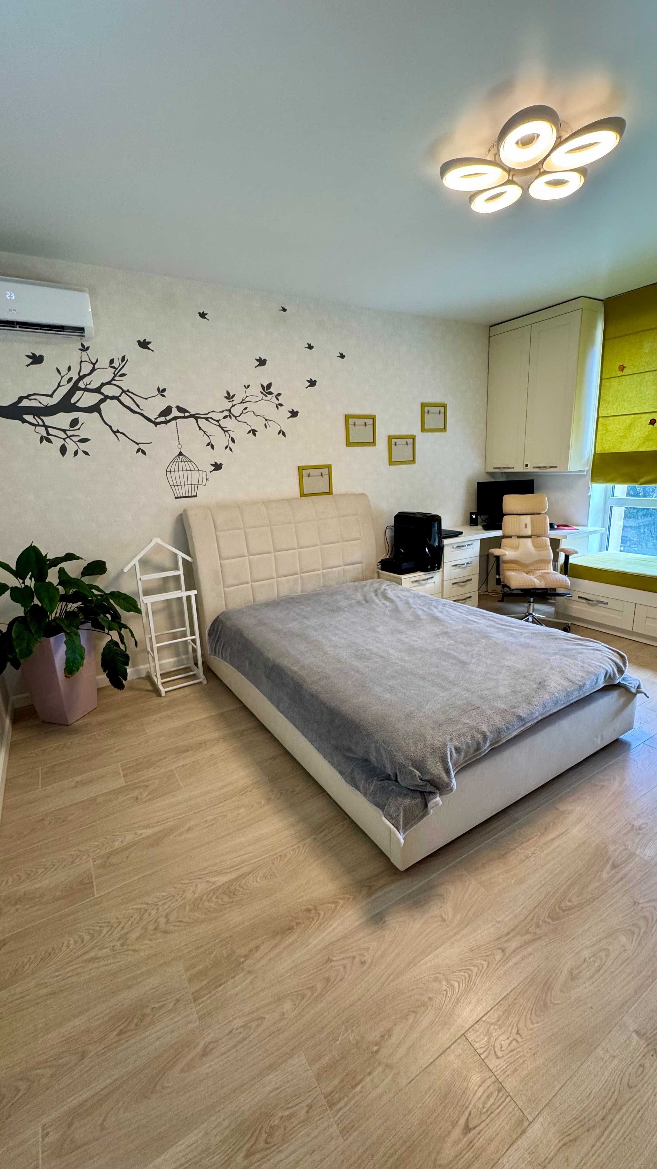 Продаж 4-х кімнатна квартири ,107 м2. в ЖК "Кришталеві Джерела"