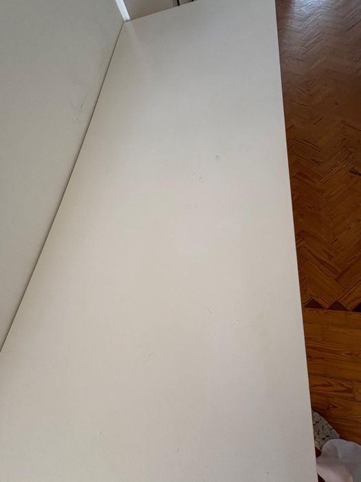 Secretária com cavaletes