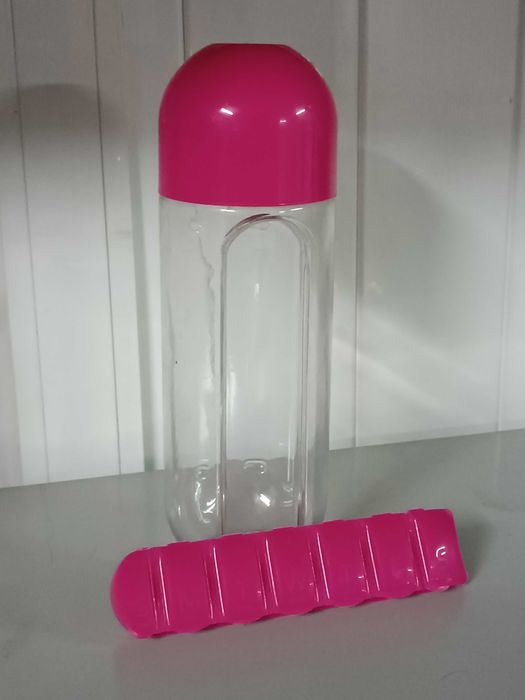Conjunto de garrafa com organizador de comprimidos