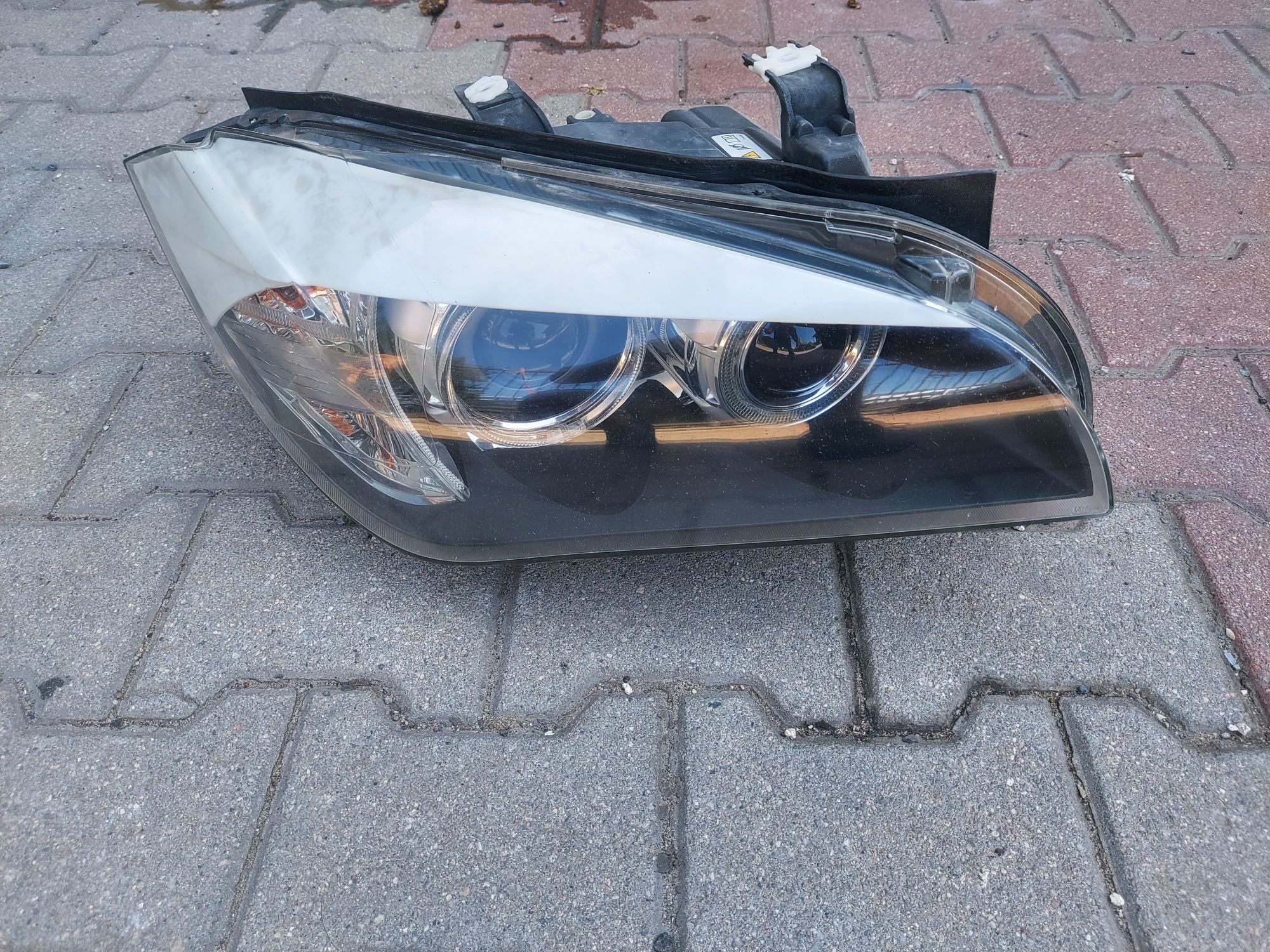 Lampa reflektor BMW X1 E84 xenon skrętna dynamic prawa EUROPA