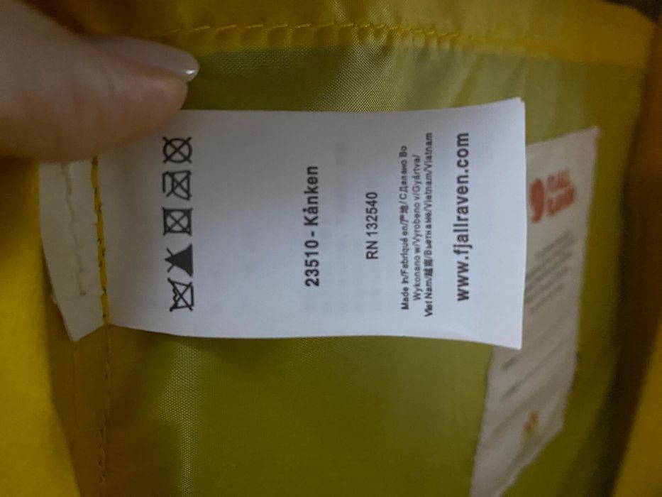 Mochila Fjällräven Kanken amarela nova
