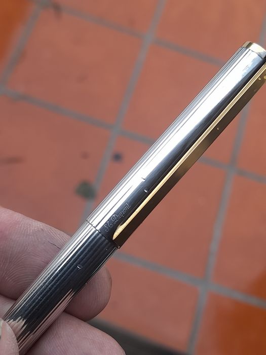Caneta tinteiro S. T. Dupont