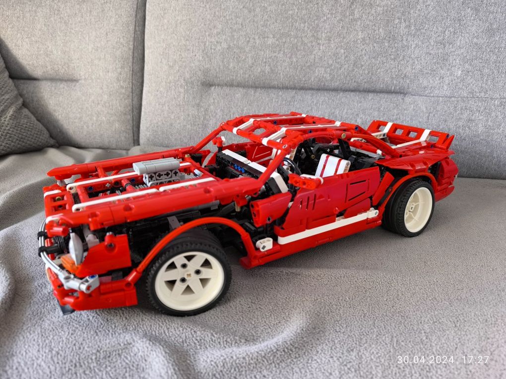 Ford Mustang lepin Mould King - jak lego