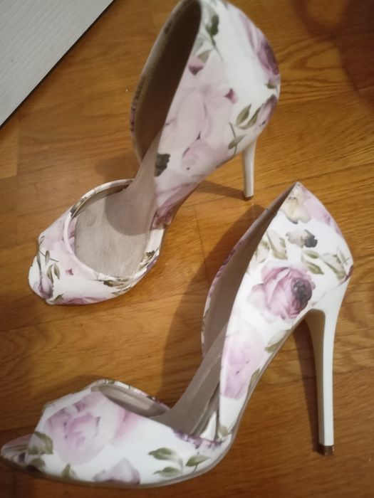 Czółenka szpilki odkryte palce