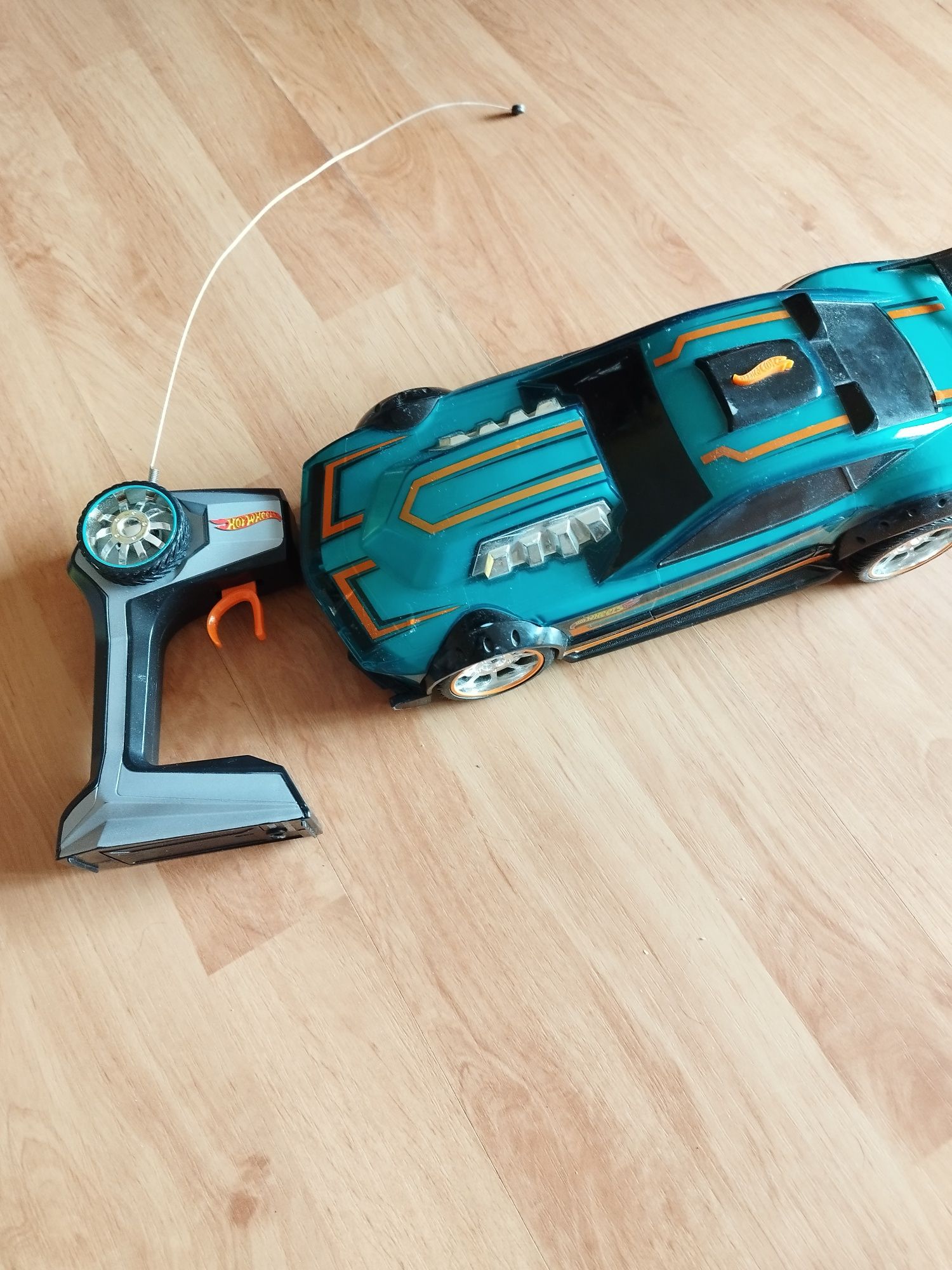 Auto hot wheels auto sterowane na pilot i bez