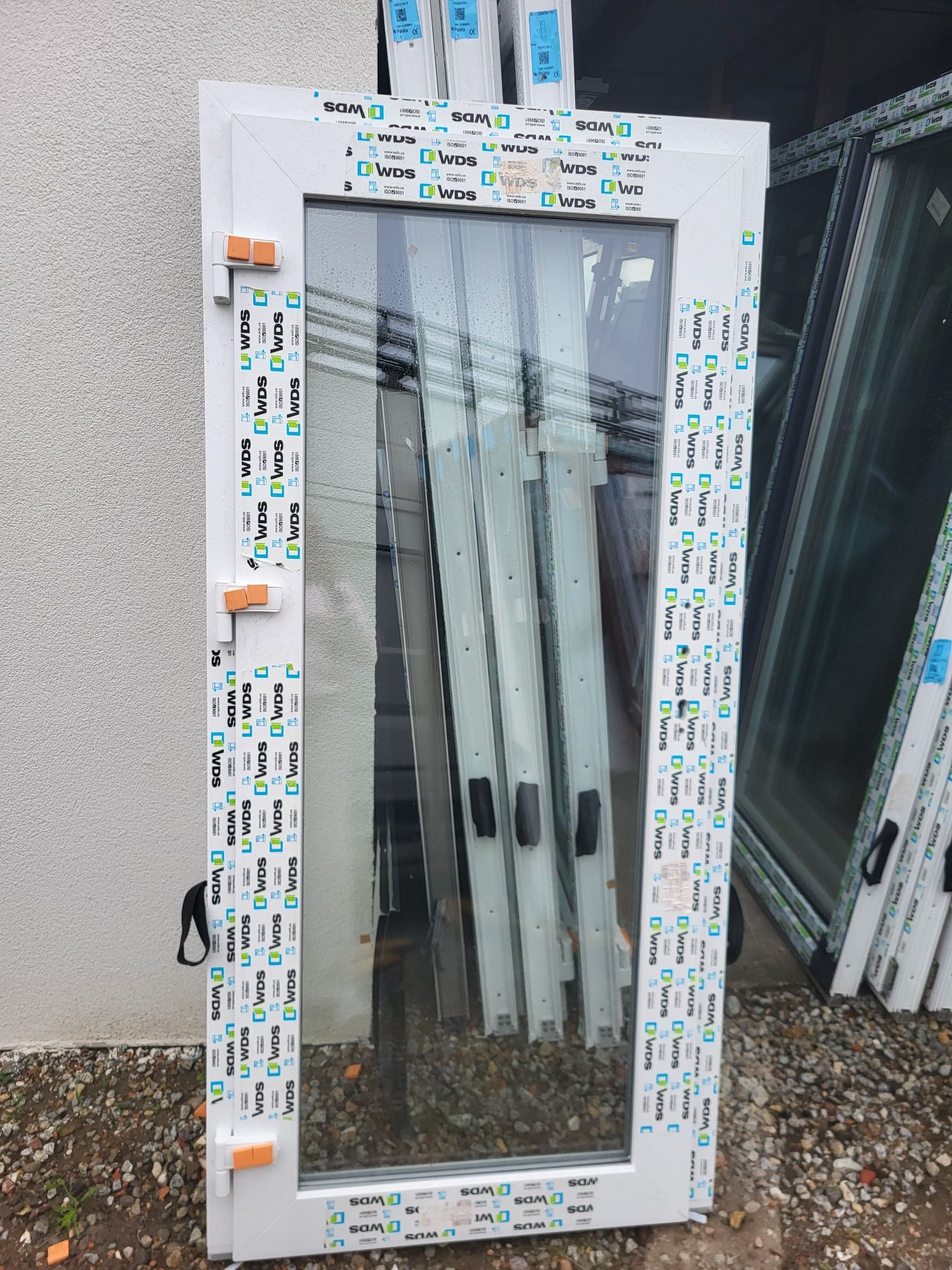 Drzwi zewnętrzne PCV 110x210 trzyszybowe
