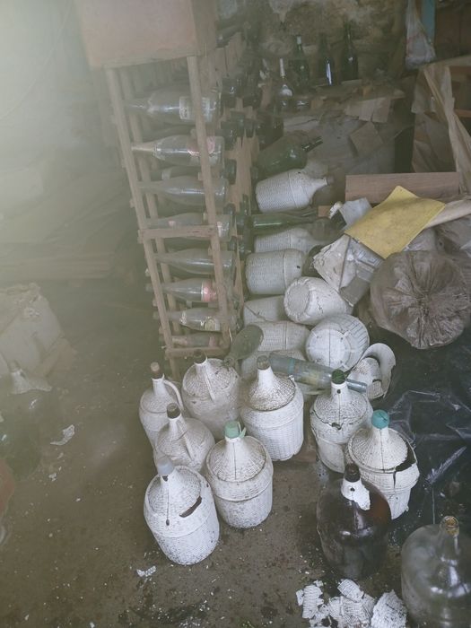 Vendo garrafoes e garrafas