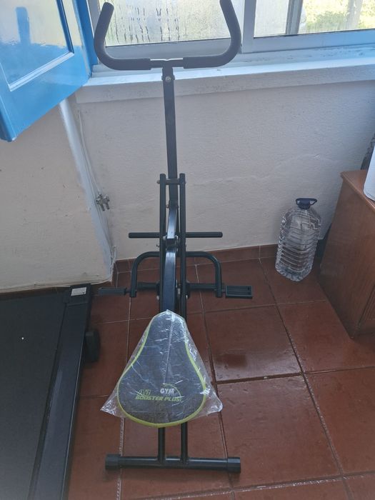 Vendo dois aparelhos de ginásio n tem espaço
