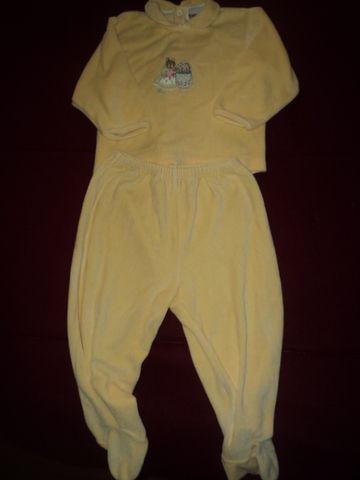 Pijama da bebe em veludo