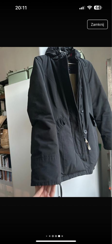 Czarna ocieplana kurtka Woolrich