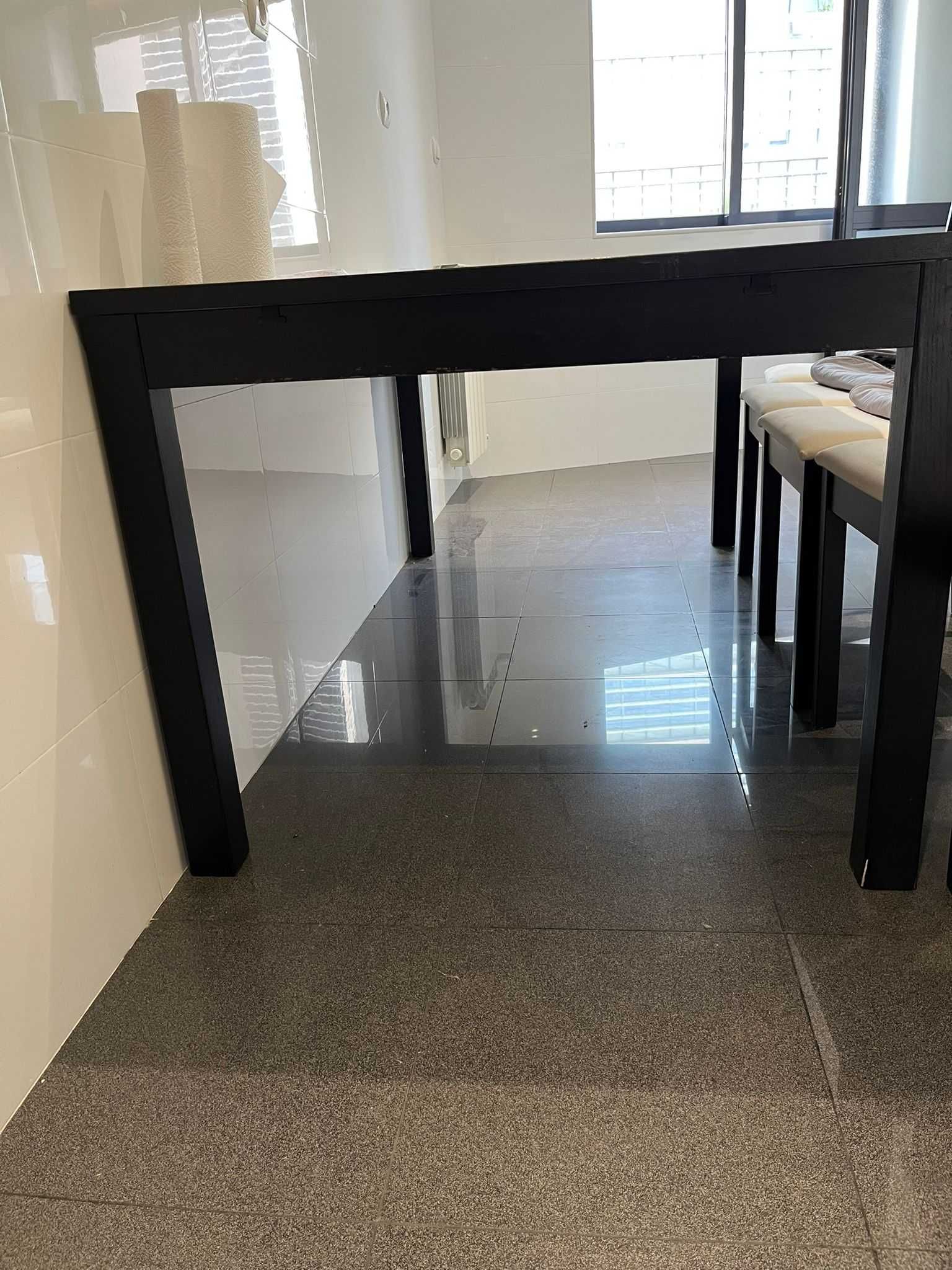 Mesa preta para venda