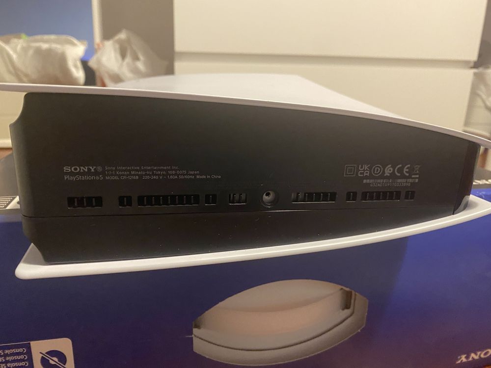 ps5 digital com comando e charging dock na caixa