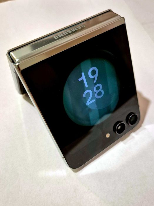 Samsung Galaxy Z Flip5 512GB. 24 Mies. Gwar. na Wyświetlacz i Baterię!