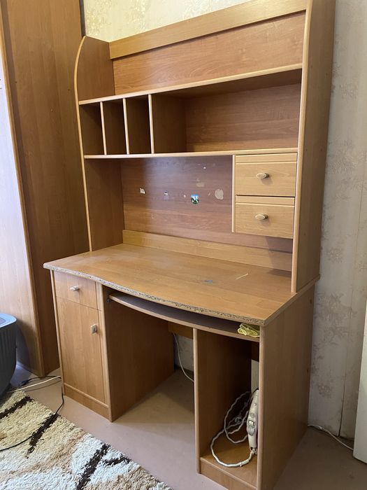 Компʼютерний стіл