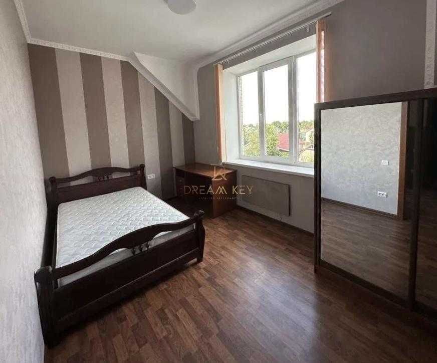 Продам будинок з каміном +4 спальні в центрі с. Гора