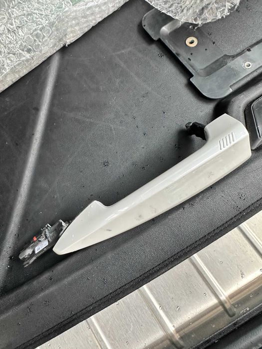 ручка дверей зовнішня ліва передня bmw X1 F48