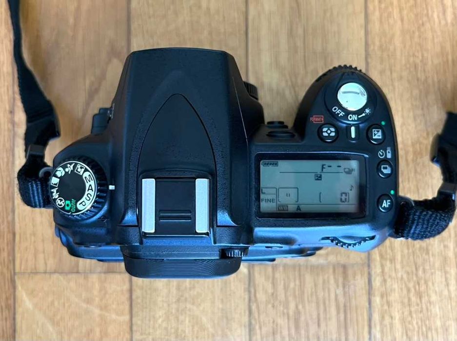 Nikon D90 - Câmera DSLR + Acessórios: Em excelente Estado