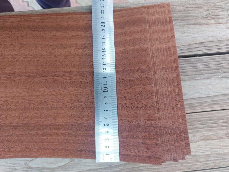 Шпон красного дерева mahagoni 220х2200 мм