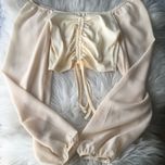 Kremowa bluzka z prześwitującymi rękawami S crop top z regulowaniem