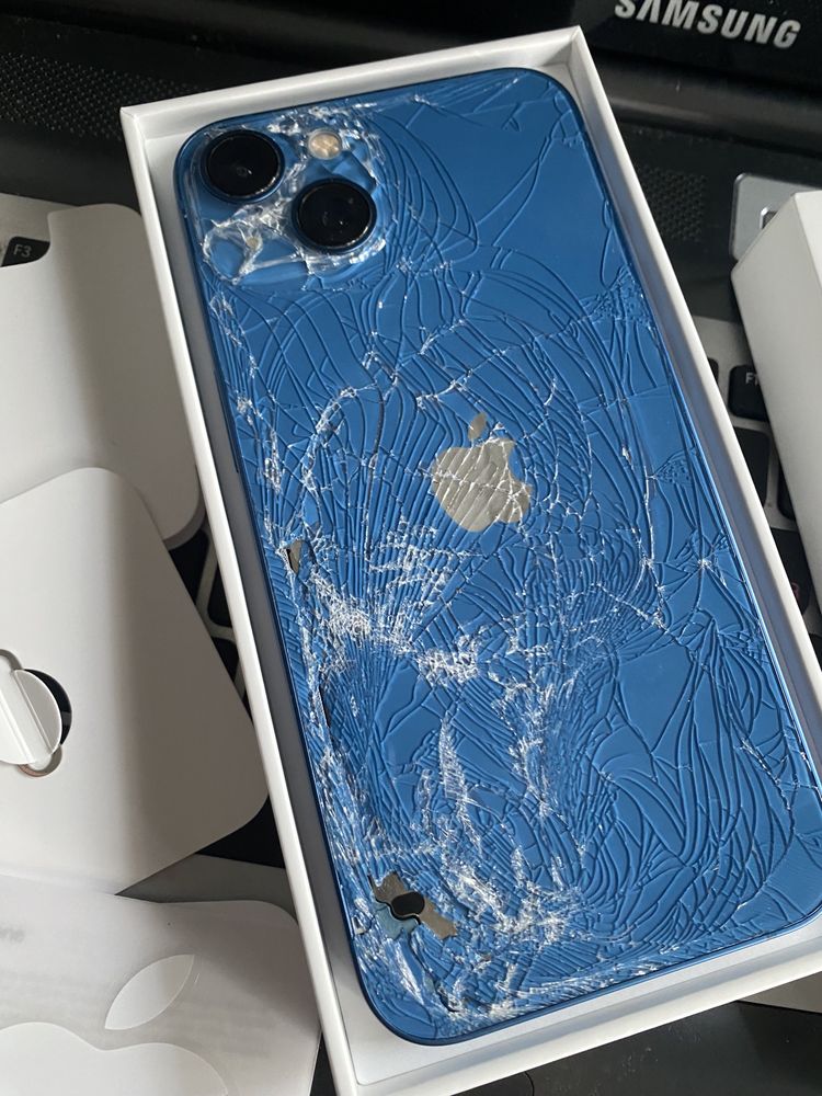 Продам iPhone 13 128gb blue разбитый