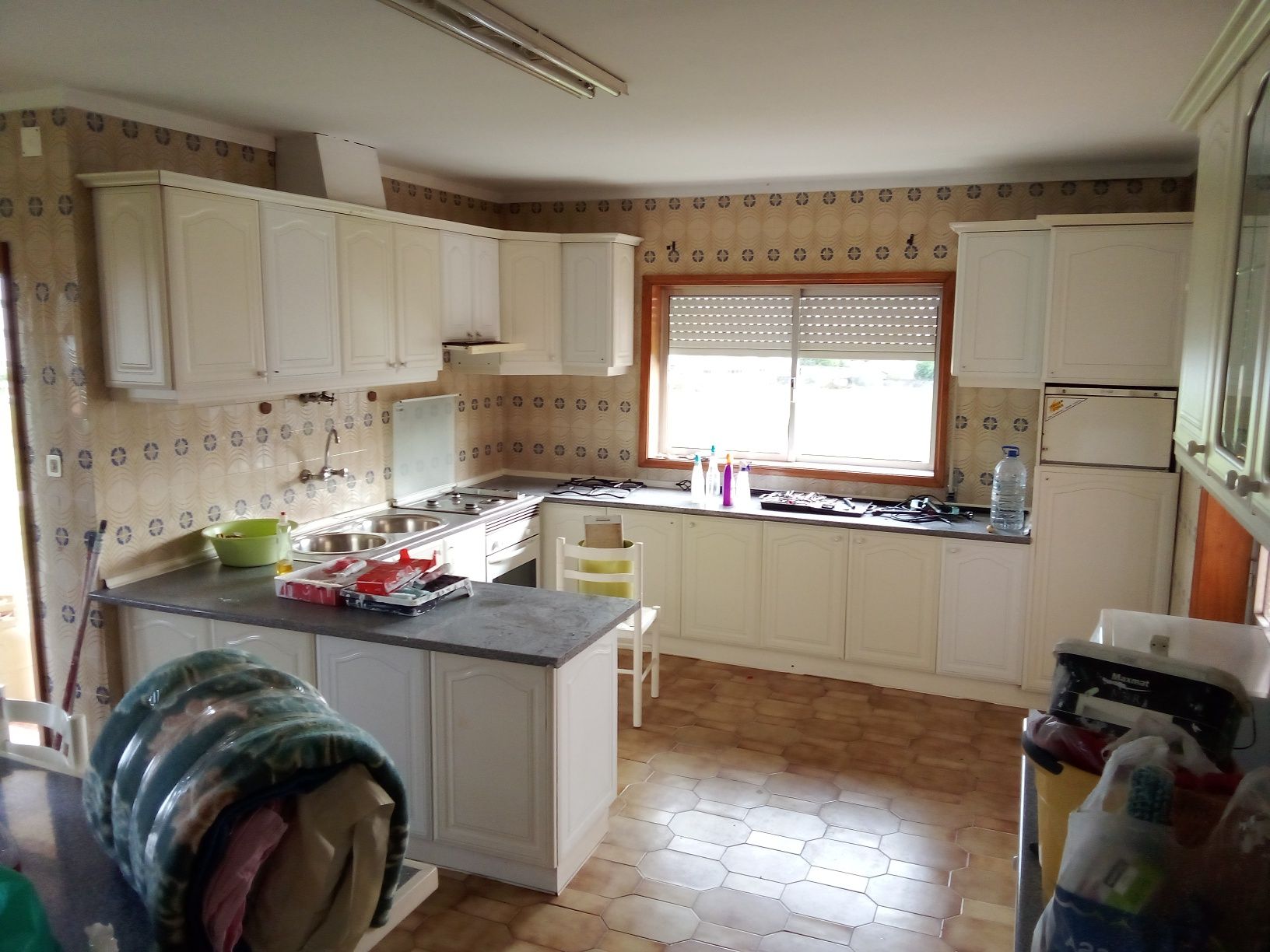 Casa com 3 pisos e garagem e terreno