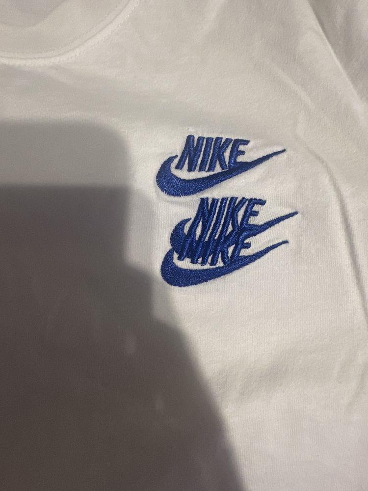 Nike world tour white tee