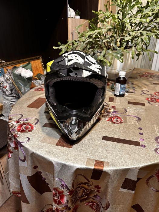 Шолом ендуро очки є