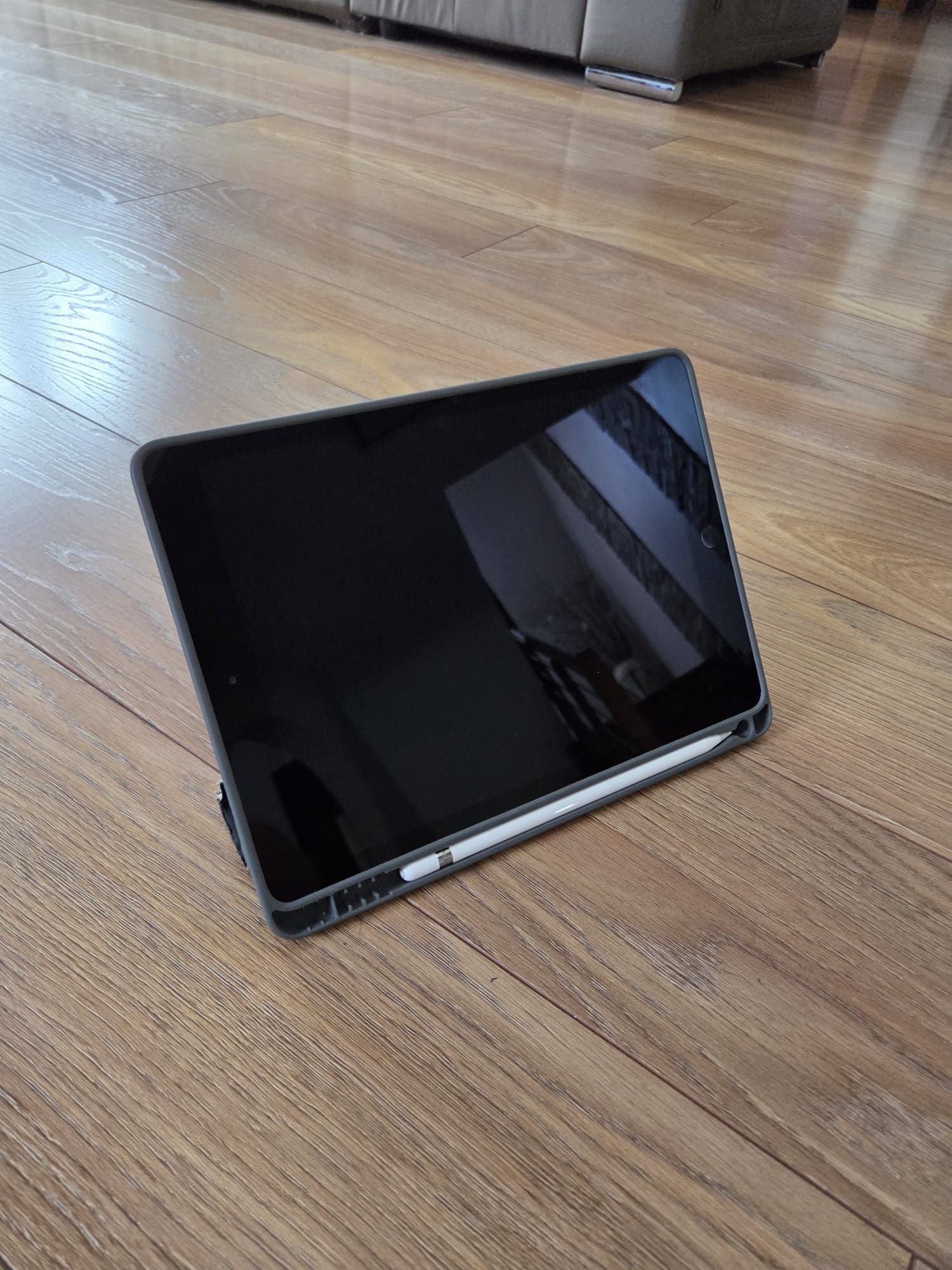 iPad 8. generacji + rysik + oryginalne opakowanie – Stan idealny!