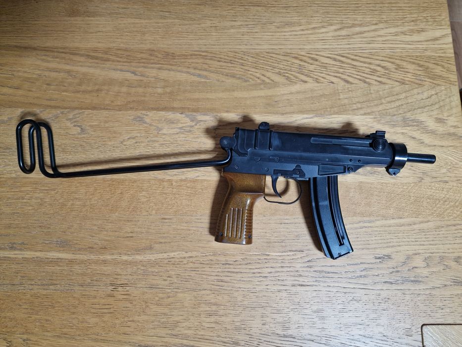 Pistolet karbin na kulki skorpion