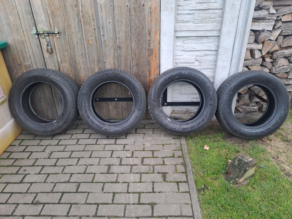 Opony zimowe 235/65/17