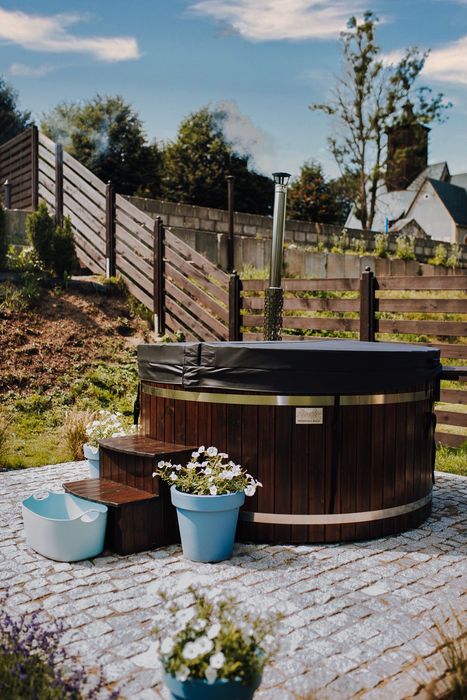Balia ogrodowa z jacuzzi z piecem zewnętrznym wersja premium brązowa