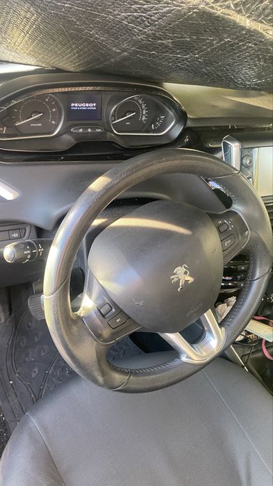 Peugeot 208 Allure 1.6 – 2012