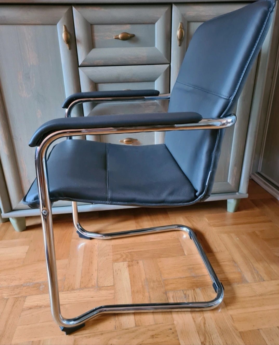 Stylowe, mega wygodne krzesło biurowe, model Rumba