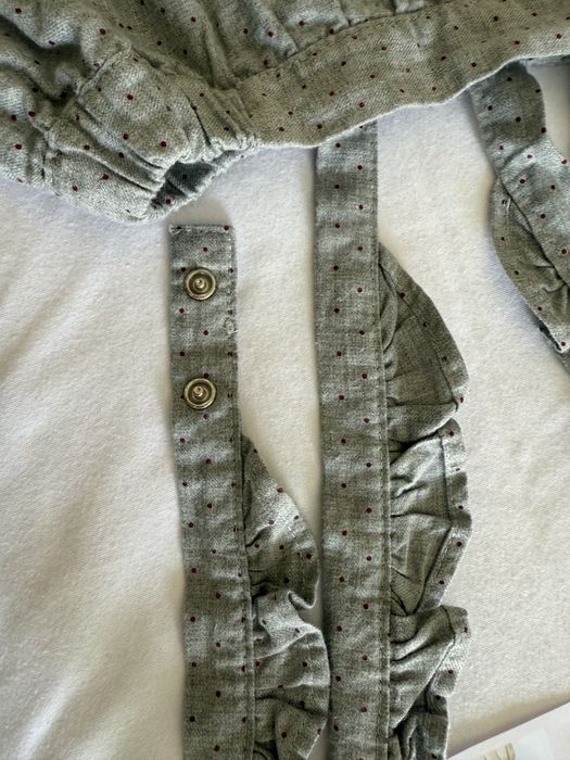 Saia de menina com alças regulaveis da marca chicco