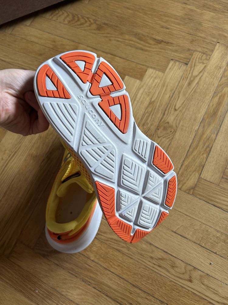 Чоловічі Кросівки Saucony GUIDE 17