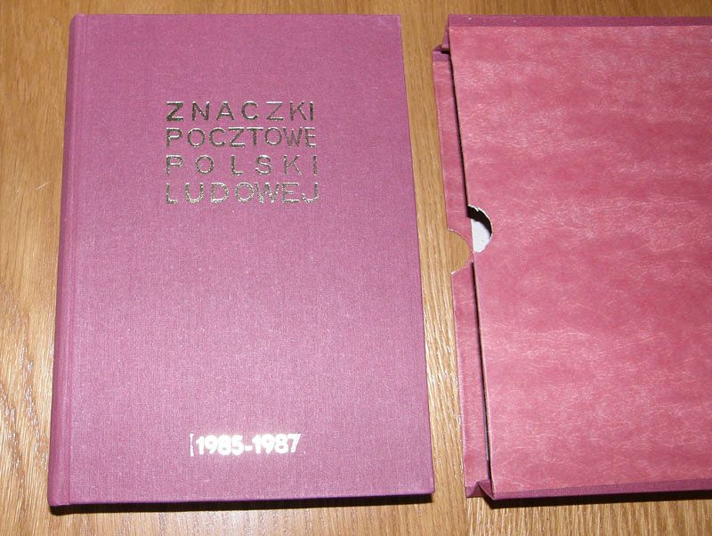 Klaser ze znaczkami pocztowymi Polski Ludowej z lat 1985-87 tom XVI