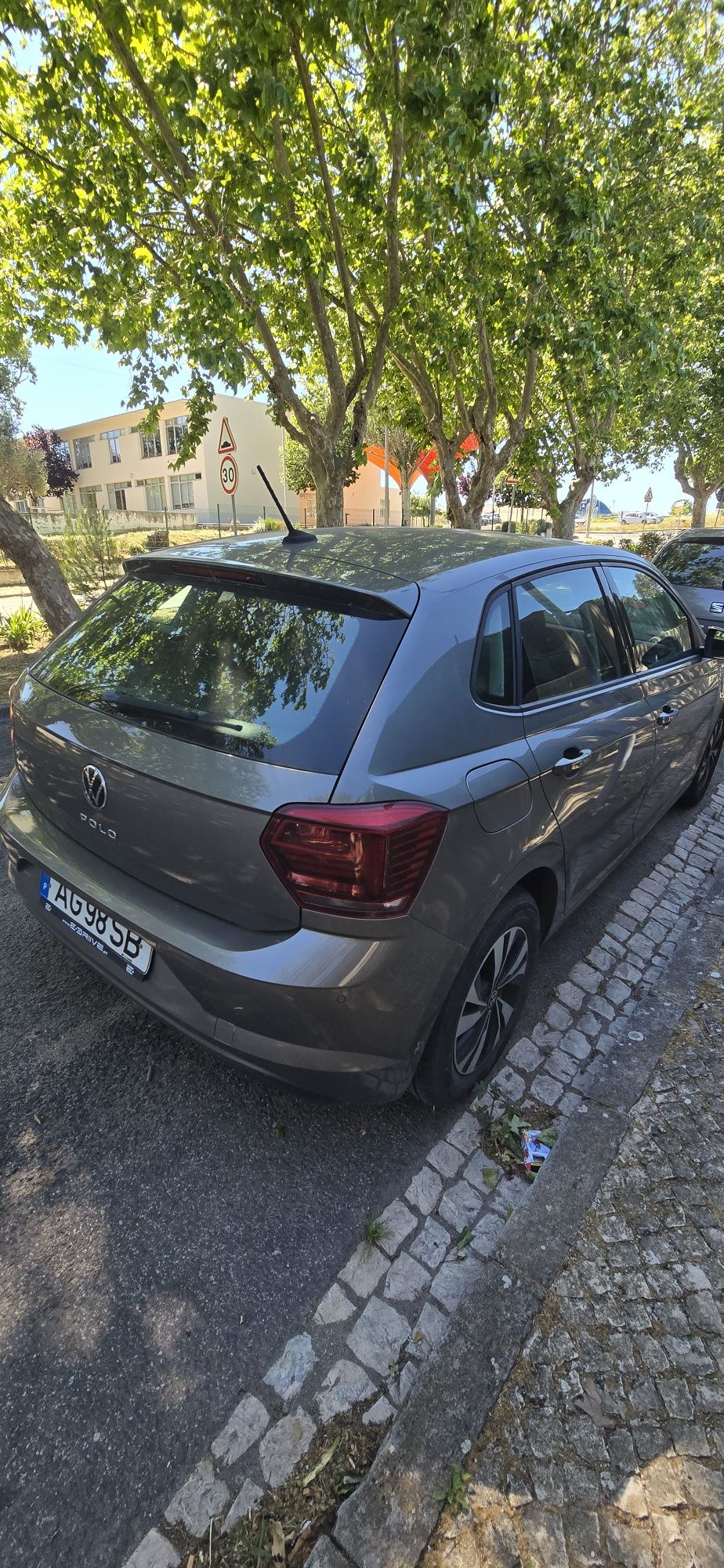 Volkswagen Polo 1.0 TSI Confortline (Cinza)
