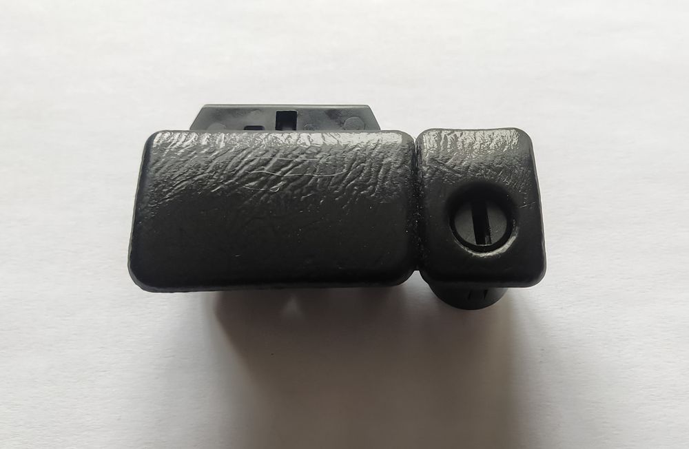 Замок ручки бардачка Suzuki Grand Vitara Jimny (окрашена в чёрный)