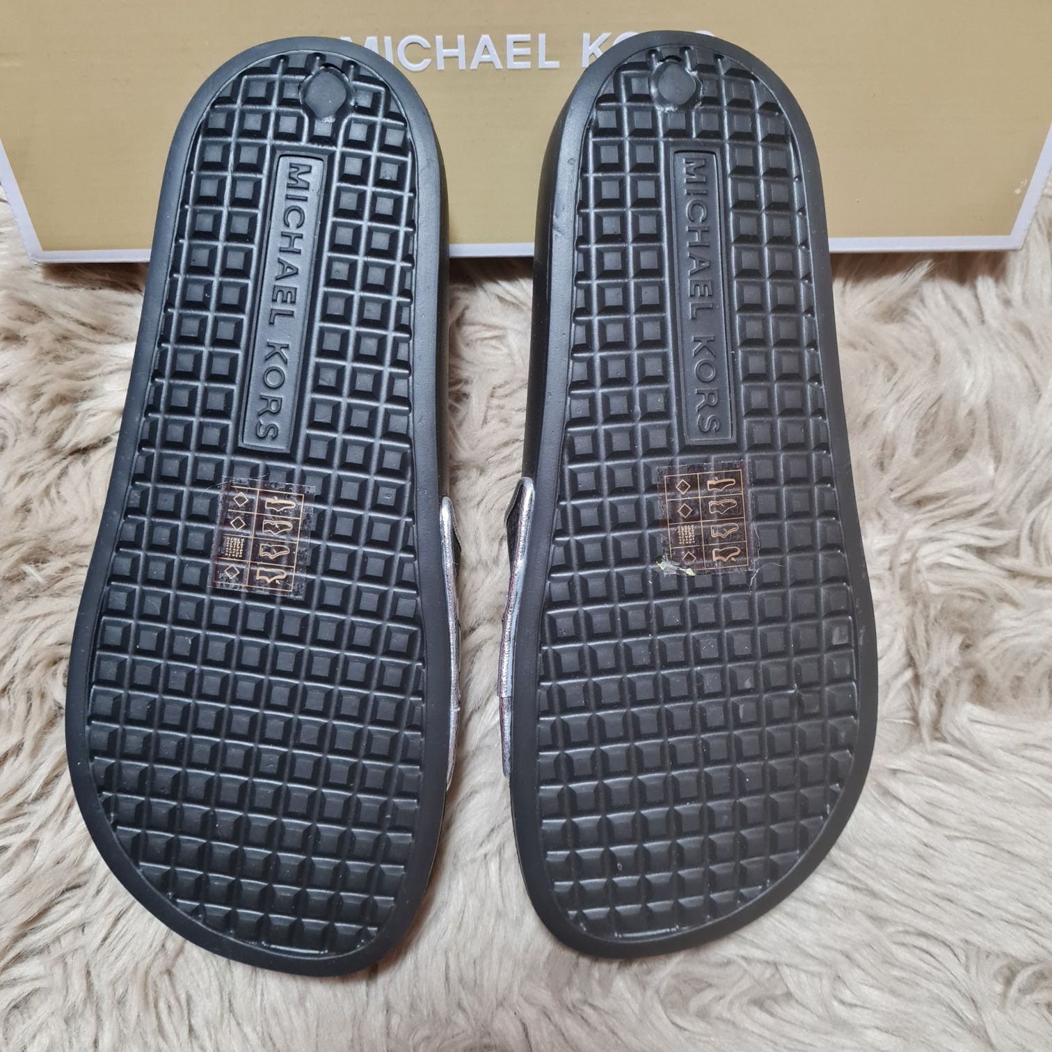 Michael Kors klapki czarne logowane gimore Slide r. 35 bardzo wygodne