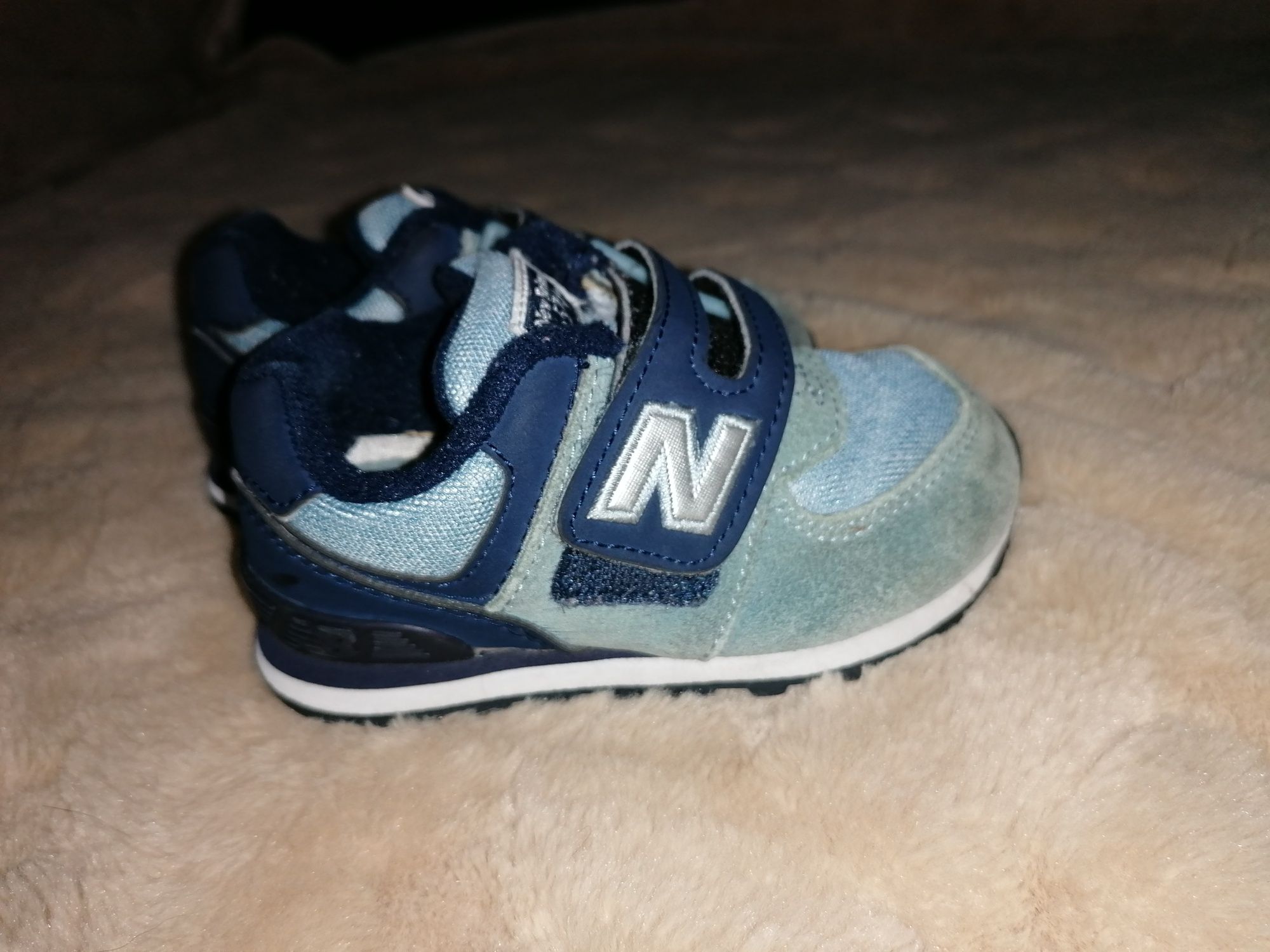 Buciki dziecięce New Balance r. 21 na rzep