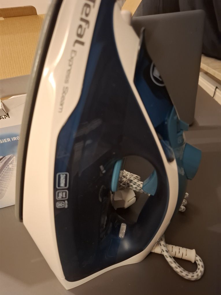 Żelazko parowe Tefal FV2839E0