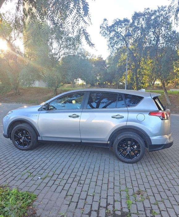 Toyota  RAV 4 modelo pure dark hybrid  23.800