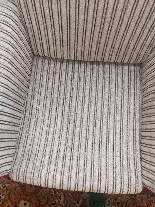 Fotel pokojowy tapicerowany