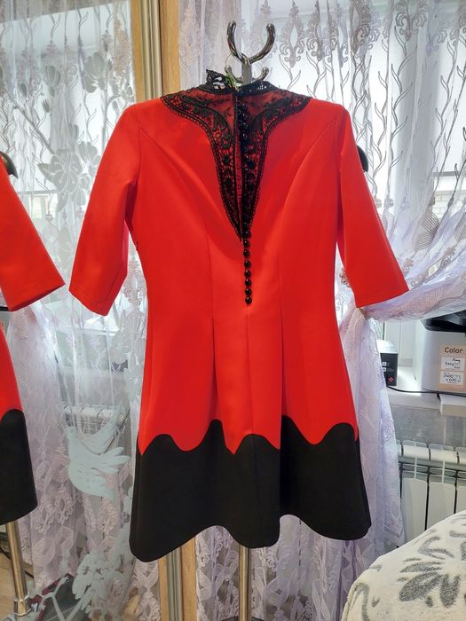 Сукні, плаття. Нові та б/у