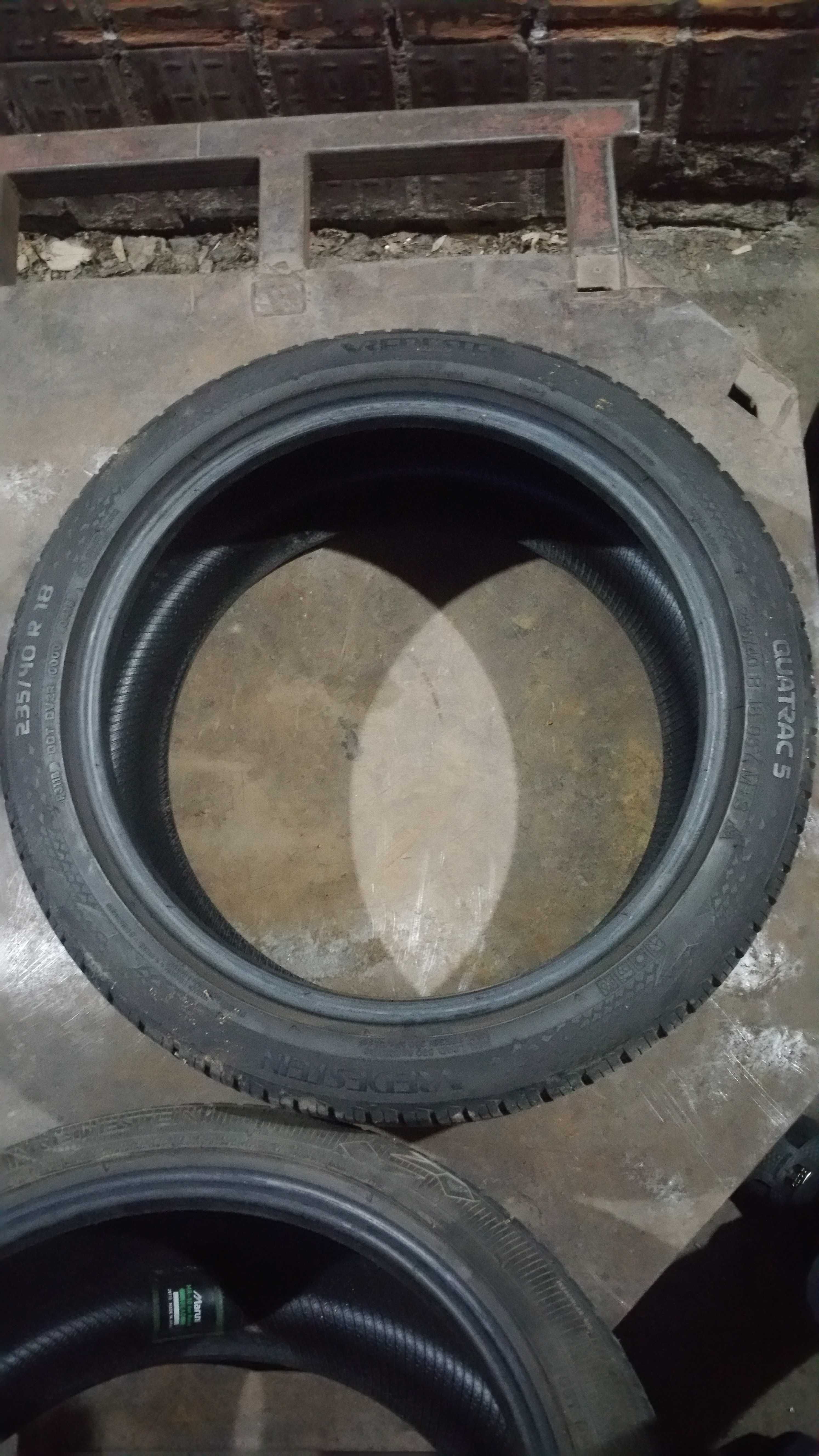 Две шины Vredestein 235/40 R18