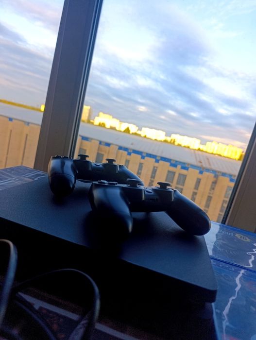 Продам Sony PlayStation 4 Slim 500gb