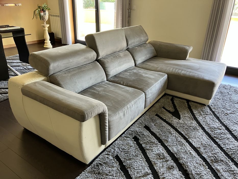 Sofá com chaise longue e assentos extensíveis