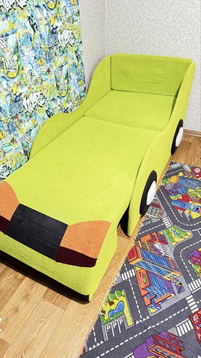 Дитячий диван машинка