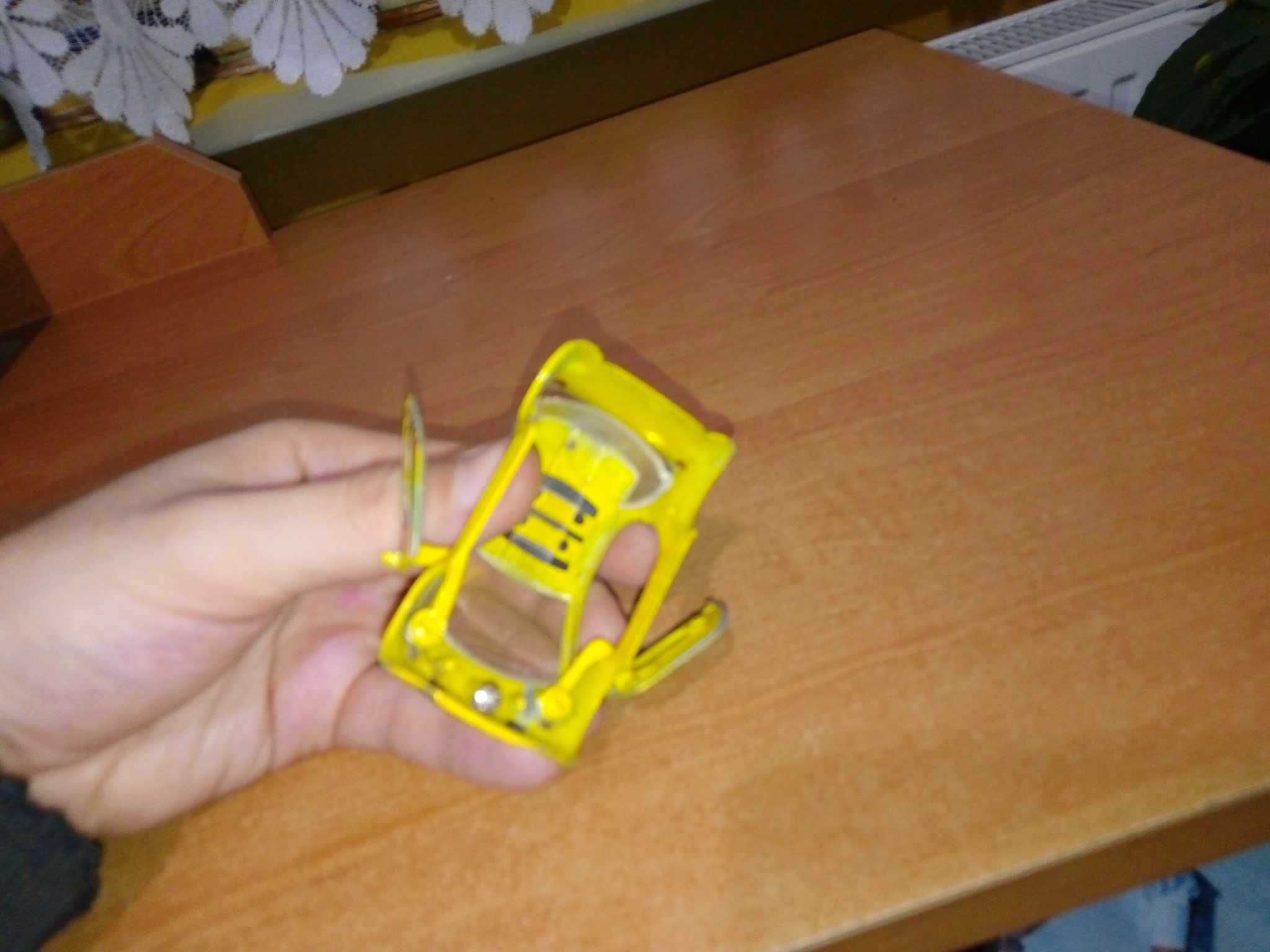 Samochód samochodzik auto autko zabawka model smart żółty 6cm